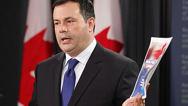 Voici monsieur Jason Kenney, le ministre de l'immigration � Ottawa et un autre digne repr�sentant des Conservateurs sur le plan f�d�ral ...