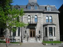 La Maison Ludger Duvernay, si�ge de la Soci�t� St-Jean Baptiste, o� le porte parole du PCQ, Andr� Parizeau, prenait la parole le 22 octobre ...