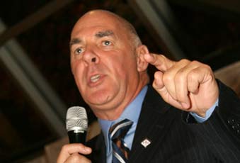 L'ex-directeur de la FTQ Construction, aujourd'hui � la retraite, fait pr�sentement l'objet de nombreuses accusations portant sur de nombreux cas de malversations ...